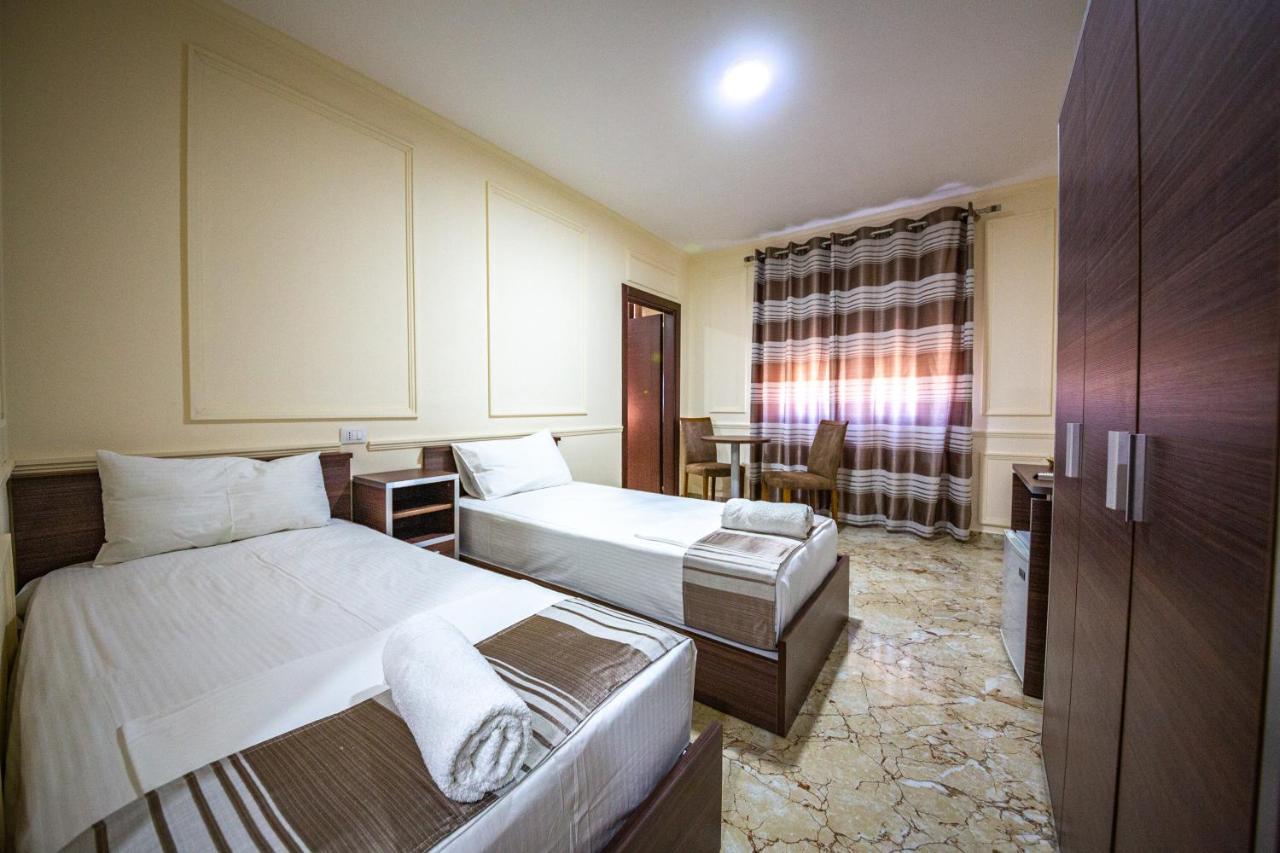 Royal Park Hotel Qerret Esterno foto