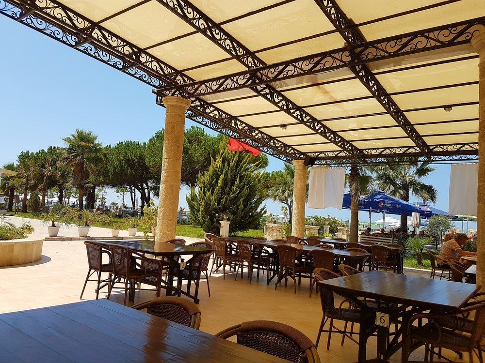 Royal Park Hotel Qerret Esterno foto